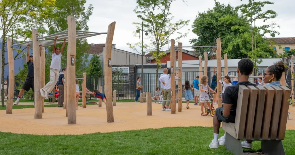 aire de jeu pour les enfants animées