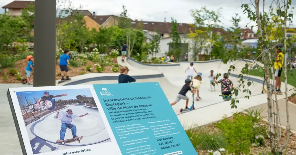 skate parc avec des enfants